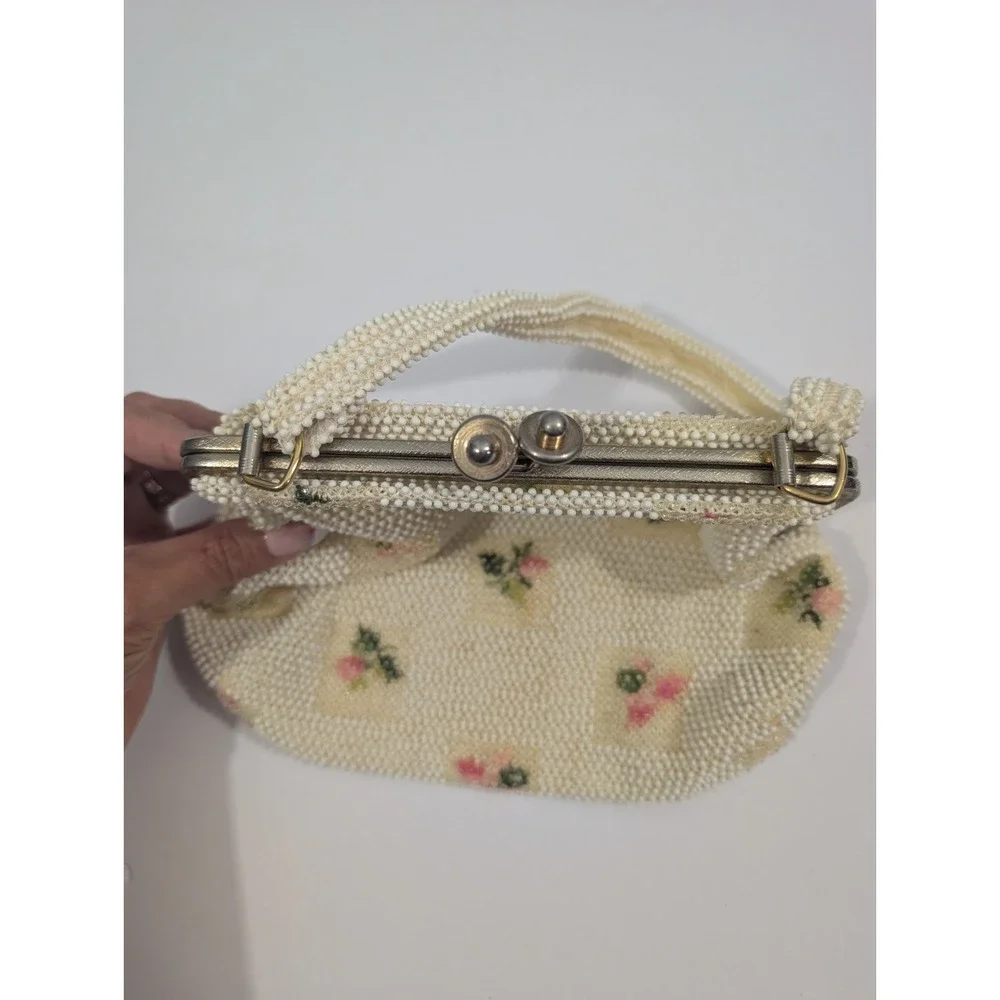 Vtg 1950s Lumured Corde Petite Bead Pink Rose Flower Purse Kiss Lock Mid Century